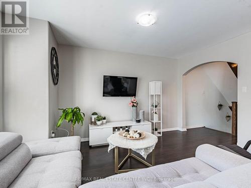 673 Holly Avenue, Milton, ON - Indoor Photo Showing Living Room