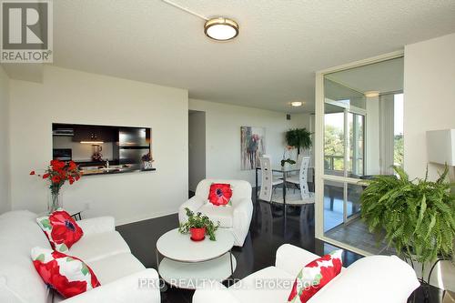 403 - 1 Hickory Tree Road, Toronto, ON - Indoor Photo Showing Dining Room