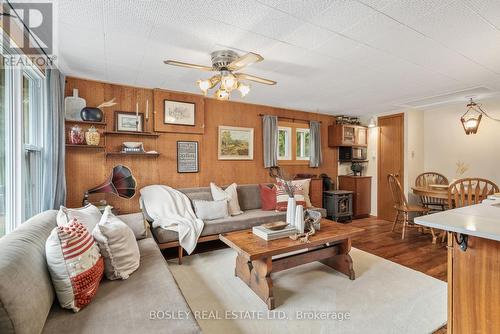 108 Barclay Boulevard W, Blue Mountains, ON - Indoor Photo Showing Living Room