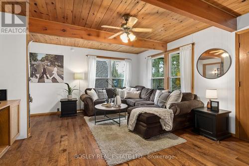 108 Barclay Boulevard W, Blue Mountains, ON - Indoor Photo Showing Living Room