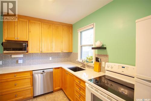 911 Main Street, Saskatoon, SK - Indoor Photo Showing Kitchen