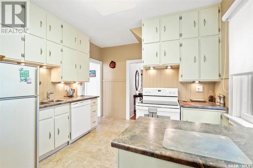 301 109Th Street W, Saskatoon, SK - Indoor Photo Showing Kitchen With Double Sink