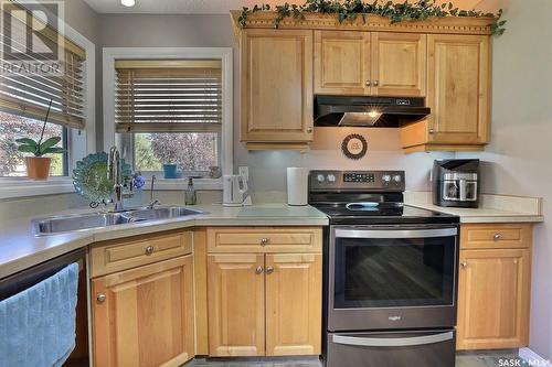 1142 Degelman Drive, Regina, SK - Indoor Photo Showing Kitchen With Double Sink