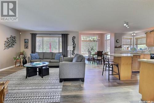 1142 Degelman Drive, Regina, SK - Indoor Photo Showing Living Room