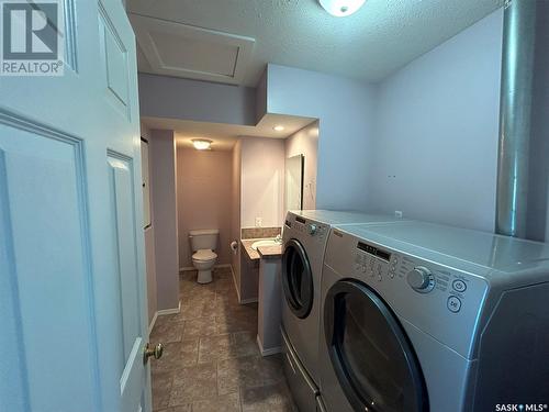 122 Lillooet Street E, Moose Jaw, SK - Indoor Photo Showing Laundry Room