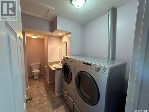 122 Lillooet Street E, Moose Jaw, SK - Indoor Photo Showing Laundry Room