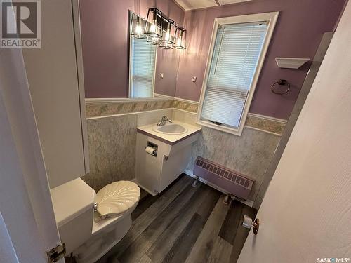 122 Lillooet Street E, Moose Jaw, SK - Indoor Photo Showing Bathroom