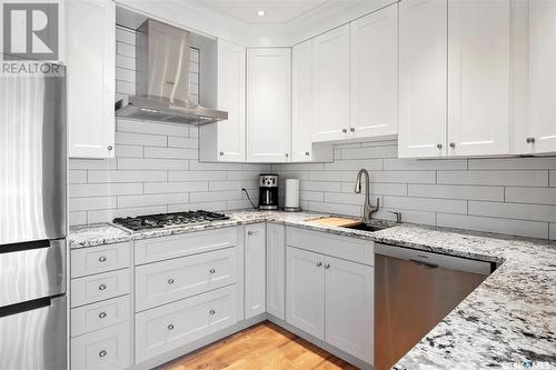 824 5Th Avenue N, Saskatoon, SK - Indoor Photo Showing Kitchen With Upgraded Kitchen