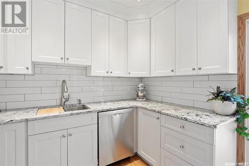 824 5Th Avenue N, Saskatoon, SK - Indoor Photo Showing Kitchen With Upgraded Kitchen