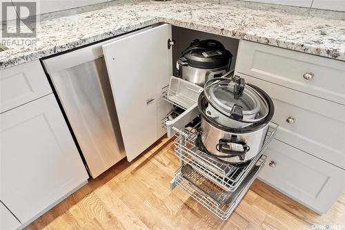 824 5Th Avenue N, Saskatoon, SK - Indoor Photo Showing Kitchen