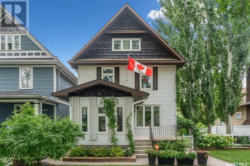 824 5Th Avenue N, Saskatoon, SK - Outdoor With Facade