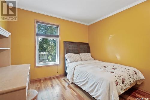 824 5Th Avenue N, Saskatoon, SK - Indoor Photo Showing Bedroom