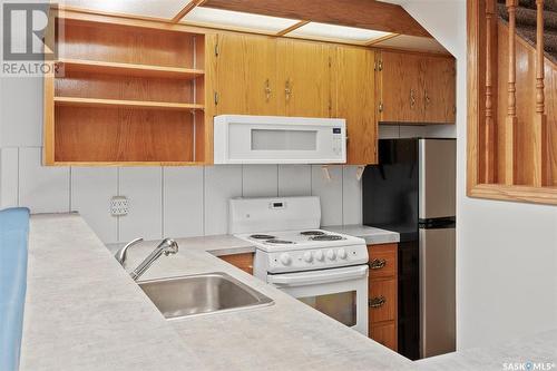 824 5Th Avenue N, Saskatoon, SK - Indoor Photo Showing Kitchen