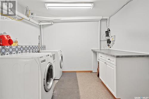 824 5Th Avenue N, Saskatoon, SK - Indoor Photo Showing Laundry Room