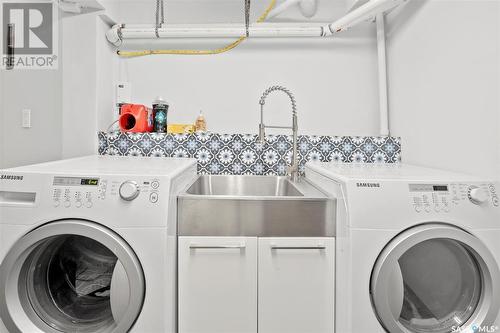 824 5Th Avenue N, Saskatoon, SK - Indoor Photo Showing Laundry Room