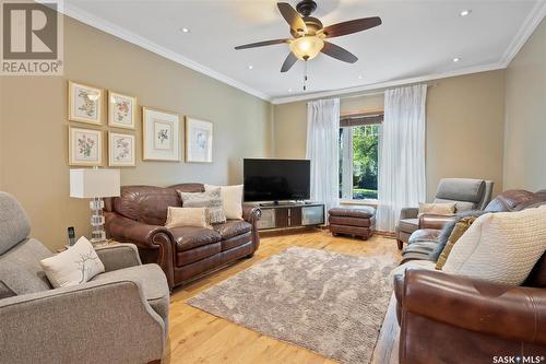 824 5Th Avenue N, Saskatoon, SK - Indoor Photo Showing Living Room