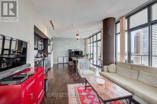 2908 - 33 Charles Street E, Toronto, ON - Indoor Photo Showing Living Room