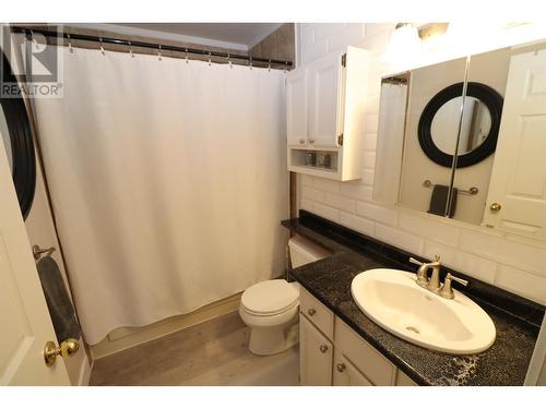 7252 Southridge Avenue, Prince George, BC - Indoor Photo Showing Bathroom