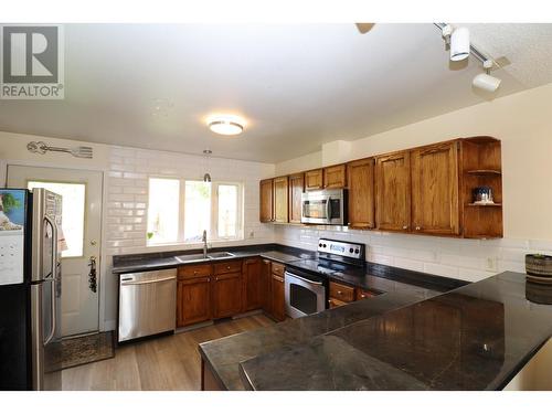 7252 Southridge Avenue, Prince George, BC - Indoor Photo Showing Kitchen With Double Sink