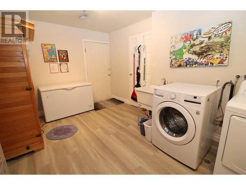 7252 Southridge Avenue, Prince George, BC - Indoor Photo Showing Laundry Room