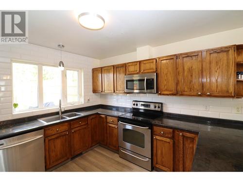 7252 Southridge Avenue, Prince George, BC - Indoor Photo Showing Kitchen With Double Sink