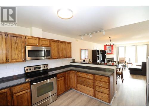 7252 Southridge Avenue, Prince George, BC - Indoor Photo Showing Kitchen