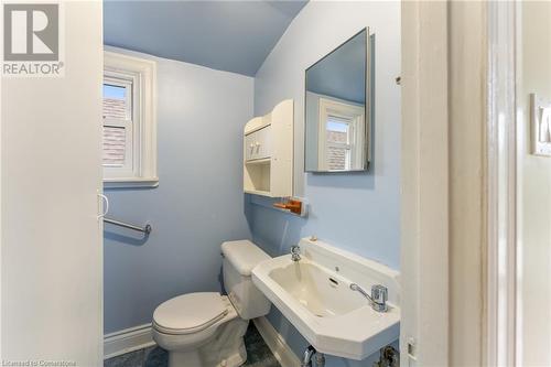 46 Graham Avenue S, Hamilton, ON - Indoor Photo Showing Bathroom