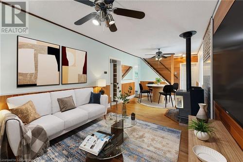 46 Graham Avenue S, Hamilton, ON - Indoor Photo Showing Living Room