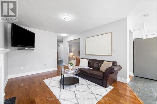 1448 Forest Street, Innisfil, ON - Indoor Photo Showing Living Room