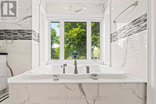 14 Clemson Crescent, Vaughan, ON - Indoor Photo Showing Bathroom