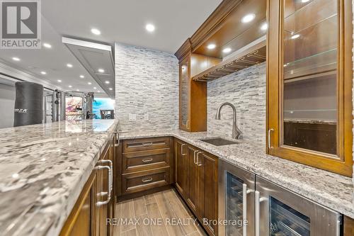 14 Clemson Crescent, Vaughan, ON - Indoor Photo Showing Kitchen With Upgraded Kitchen