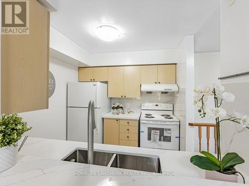 85 Sunrise Drive, Markham, ON - Indoor Photo Showing Kitchen With Double Sink