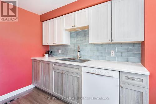 117 Nathan Crescent, Barrie, ON - Indoor Photo Showing Kitchen With Double Sink