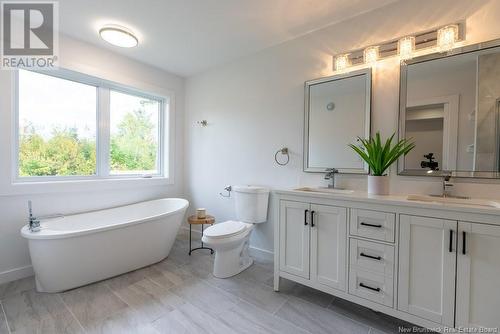 52 Kimberley Street, New Maryland, NB - Indoor Photo Showing Bathroom