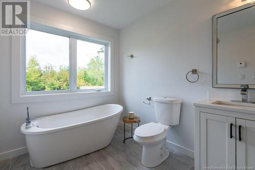 52 Kimberley Street, New Maryland, NB - Indoor Photo Showing Bathroom