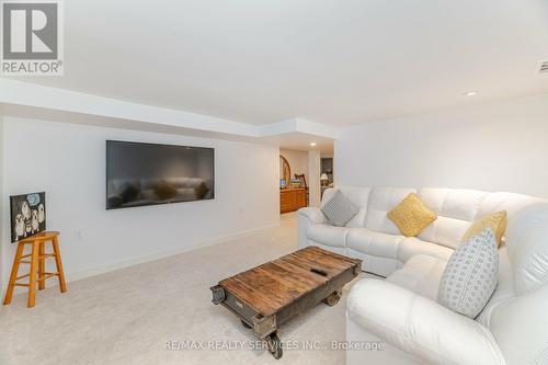 42641 Southdale Line, St. Thomas, ON - Indoor Photo Showing Living Room