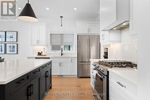 9001 Emily Boulevard, Niagara Falls, ON - Indoor Photo Showing Kitchen With Upgraded Kitchen