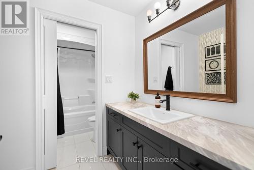 9001 Emily Boulevard, Niagara Falls, ON - Indoor Photo Showing Bathroom