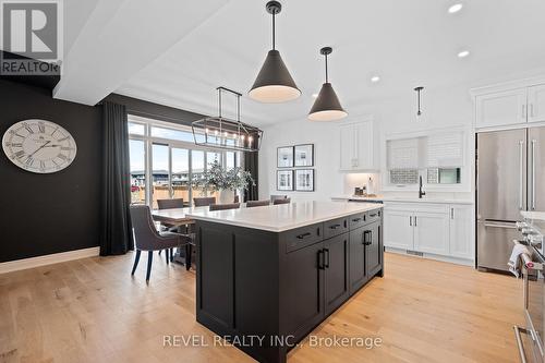 9001 Emily Boulevard, Niagara Falls, ON - Indoor Photo Showing Kitchen With Upgraded Kitchen