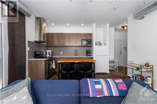 202 - 1308 Thames Street, Ottawa, ON - Indoor Photo Showing Kitchen