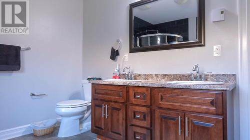 8 Warren Drive, Pasadena, NL - Indoor Photo Showing Bathroom