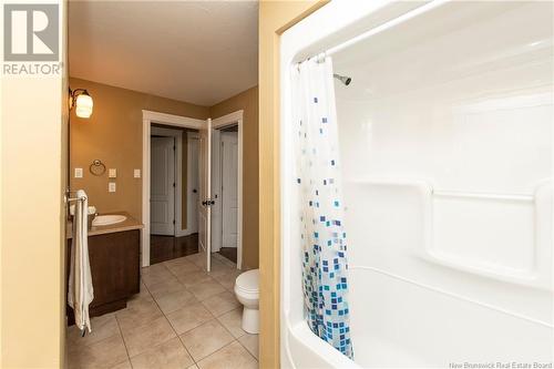 18 Naples Drive, Moncton, NB - Indoor Photo Showing Bathroom