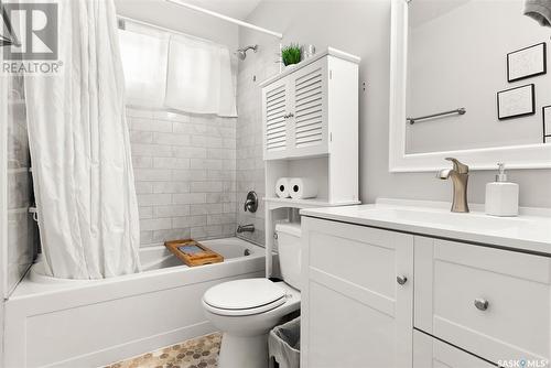 37 Nathan Street, Regina, SK - Indoor Photo Showing Bathroom