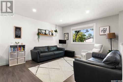 37 Nathan Street, Regina, SK - Indoor Photo Showing Living Room