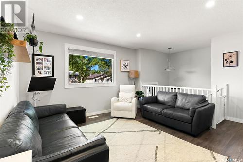 37 Nathan Street, Regina, SK - Indoor Photo Showing Living Room