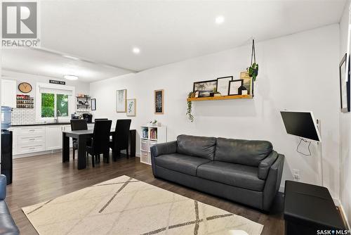 37 Nathan Street, Regina, SK - Indoor Photo Showing Living Room