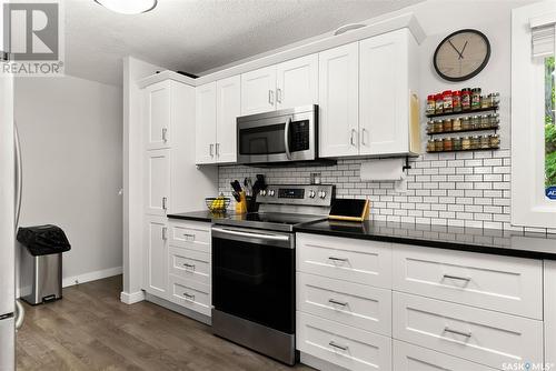 37 Nathan Street, Regina, SK - Indoor Photo Showing Kitchen