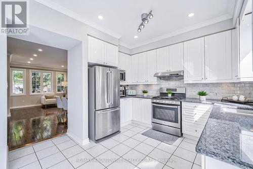 2164 Highcliffe Way, Oakville, ON - Indoor Photo Showing Kitchen With Stainless Steel Kitchen With Upgraded Kitchen