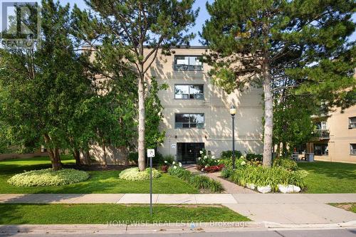 102 - 276 Cedar Avenue, Richmond Hill, ON - Outdoor