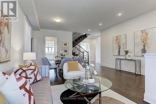 29 Perigo Court, Richmond Hill, ON - Indoor Photo Showing Living Room